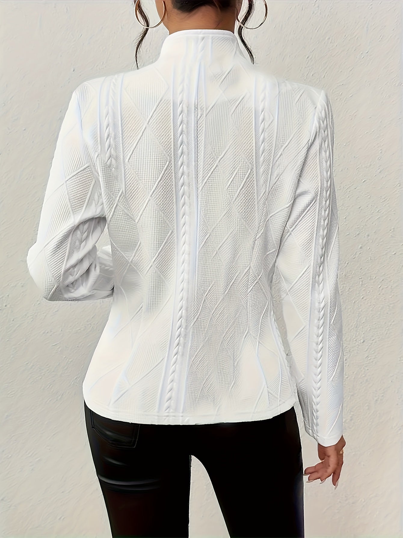 Fitted Textured Blazer with Cable Knit Pattern and Wide Collar
