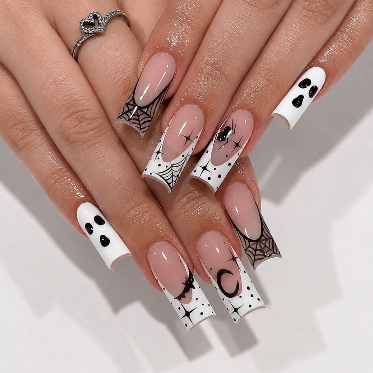 Halloween-Themed Press-On Nail Art Set Stornfield