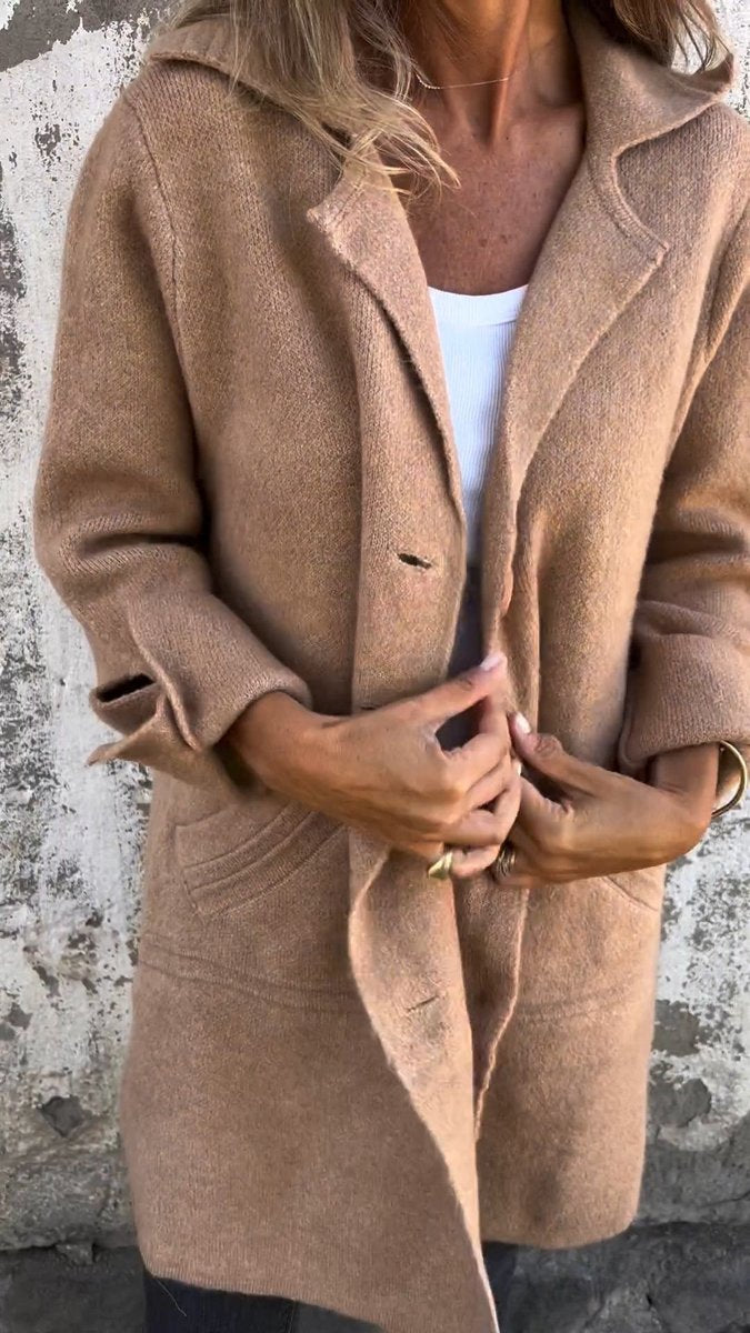 Oversized Wool Coat with Wide Collar and Cuffed Sleeves
