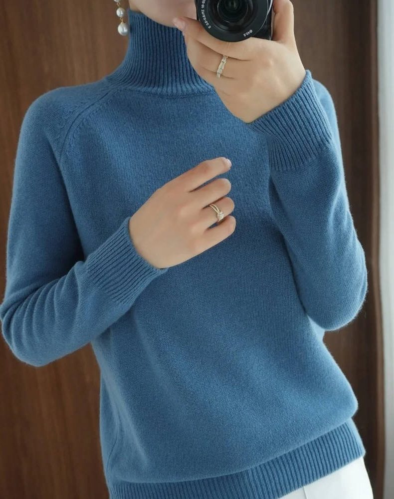 Soft Turtleneck Sweater with Ribbed Cuffs and Hem