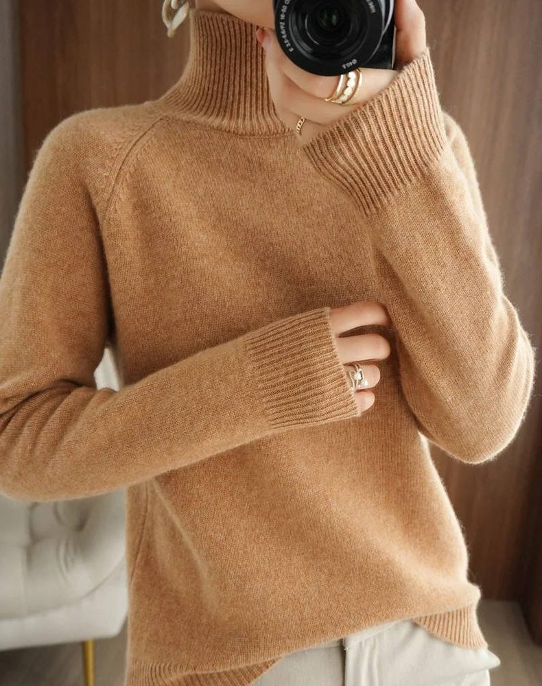 Soft Turtleneck Sweater with Ribbed Cuffs and Hem