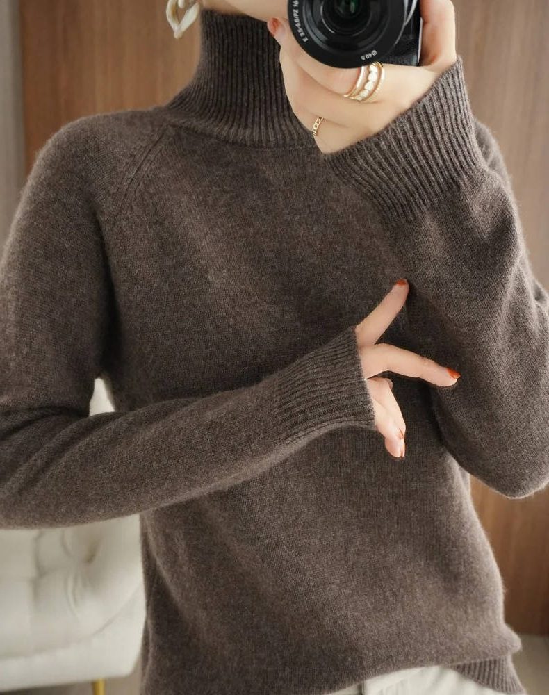 Soft Turtleneck Sweater with Ribbed Cuffs and Hem