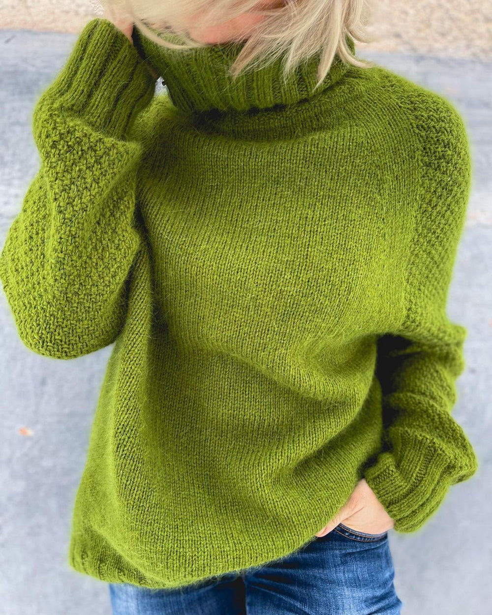 Women's Oversized Turtleneck Jumper with Ribbed Cuffs